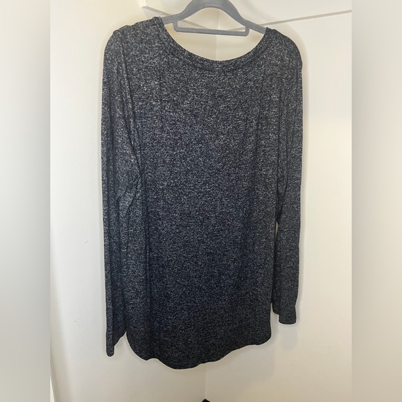 Old Navy Long Sleeve Tee - Picture 3 of 3